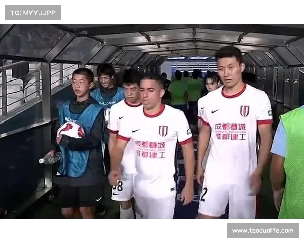 上海申花与广州队上演进球大战,最终以平局收场 上海申花与广州队上演进球大战,最终以平局收场